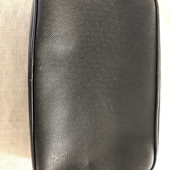 Louis Vuitton Toiletry Pouch GM (Taiga leather) - Picture 3 of 3